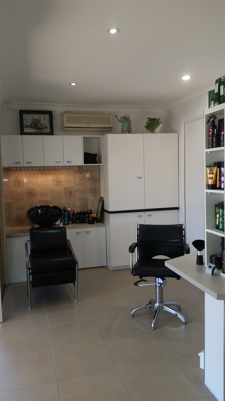 Randalls Hair Studio | hair care | 209 Randall Rd, Wynnum West QLD 4178, Australia | 0408153813 OR +61 408 153 813