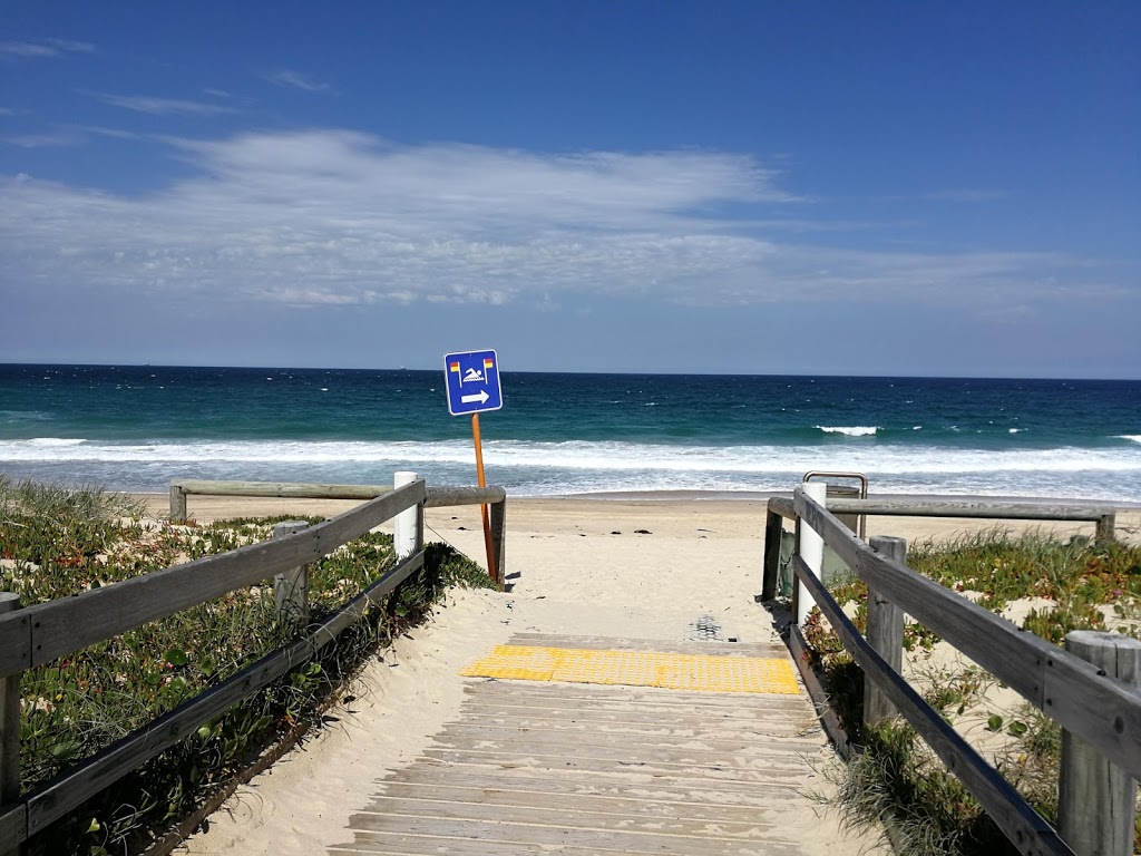 Lakes Beach Surf Club | Budgewoi Road, Budgewoi NSW 2262, Australia | Phone: (02) 4396 4047