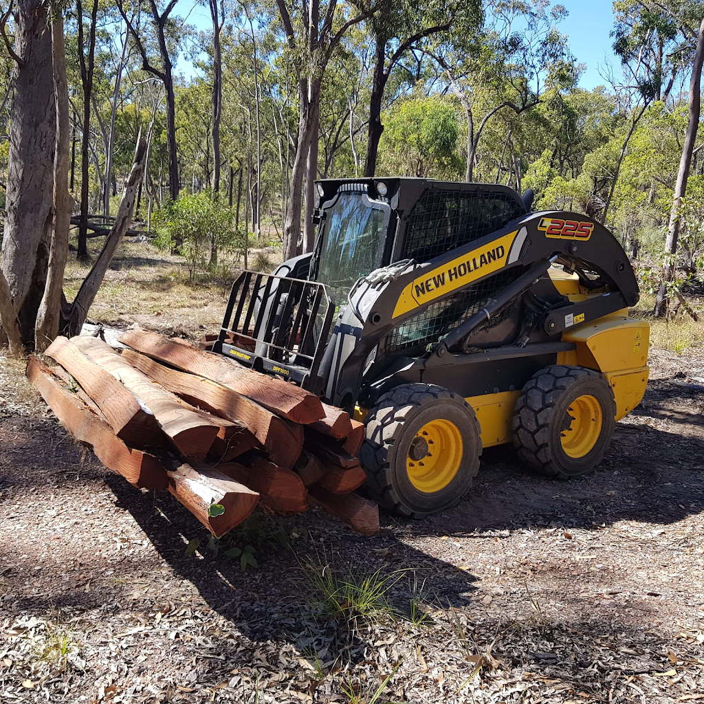 Smiths bobcat & tipper Hire Rockhampton / Yeppoon | 9 Riviera Way, Mulambin QLD 4703, Australia | Phone: 0407 822 318