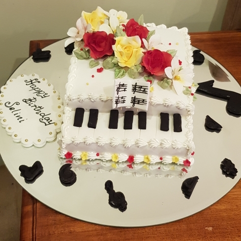 Erosha’s Cakes and Sugar Flowers | 8 Miralie Way, Cranbourne West VIC 3977, Australia | Phone: 0433 455 596