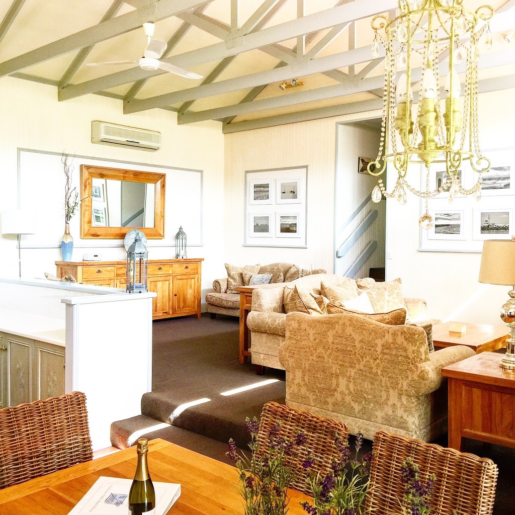 Wallowie Fields Beach House | 10 Higgins Ct, Rye VIC 3941, Australia | Phone: 0412 805 388