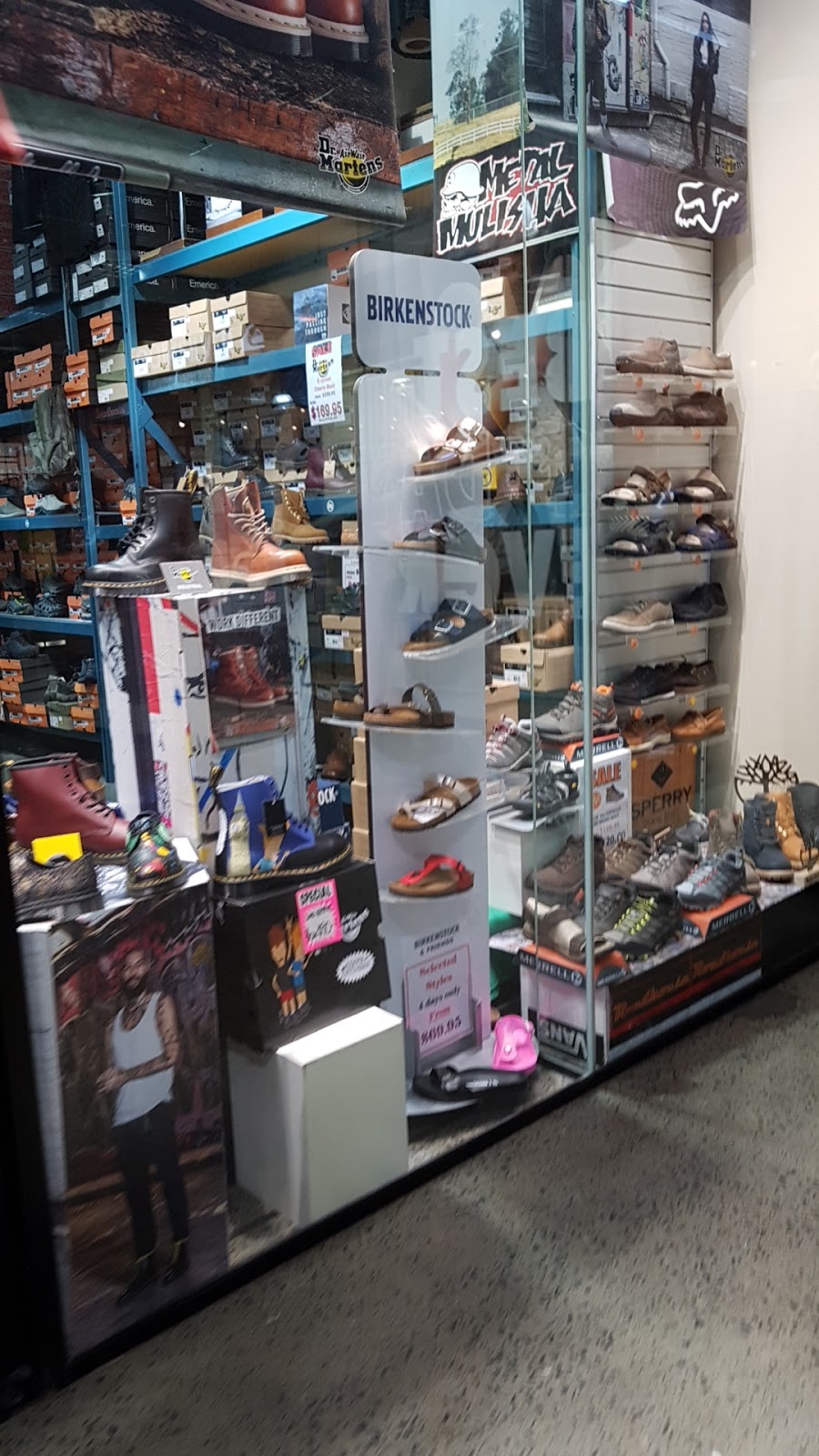 Roadhouse | shoe store | DFO, T86/1 Airport Dr, Brisbane Airport QLD 4007, Australia | 0731152515 OR +61 7 3115 2515
