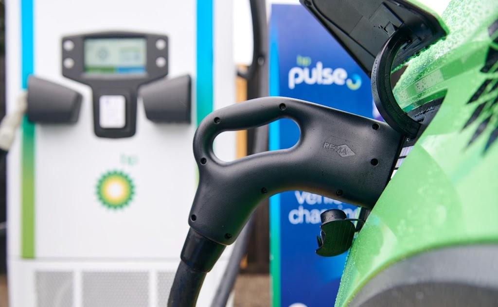 bp pulse Charging Station | 10783 Warrego Hwy, Charlton QLD 4350, Australia | Phone: 1300 002 738