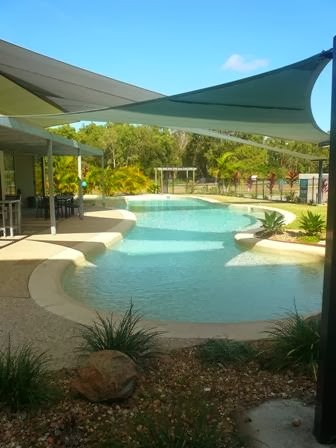 Beaches on Lammermoor | 96-98 Scenic Hwy, Lammermoor QLD 4703, Australia | Phone: (07) 4913 8300