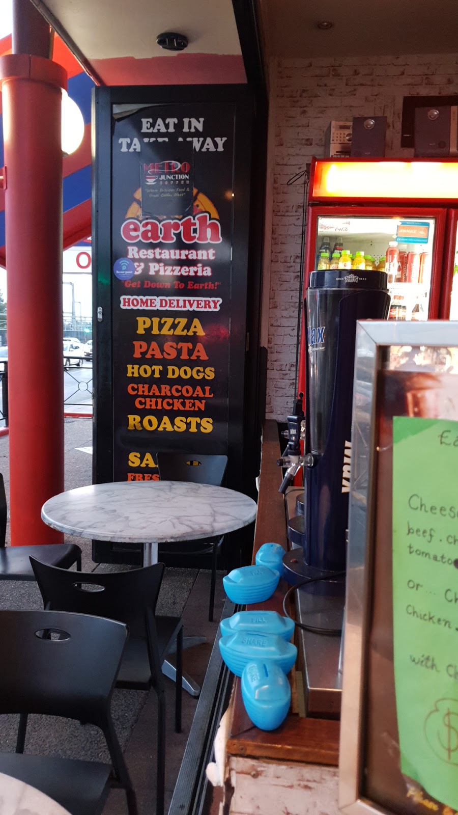 Earth Pizzeria | restaurant | 219 Hawken Dr, St Lucia QLD 4067, Australia | 0738788990 OR +61 7 3878 8990