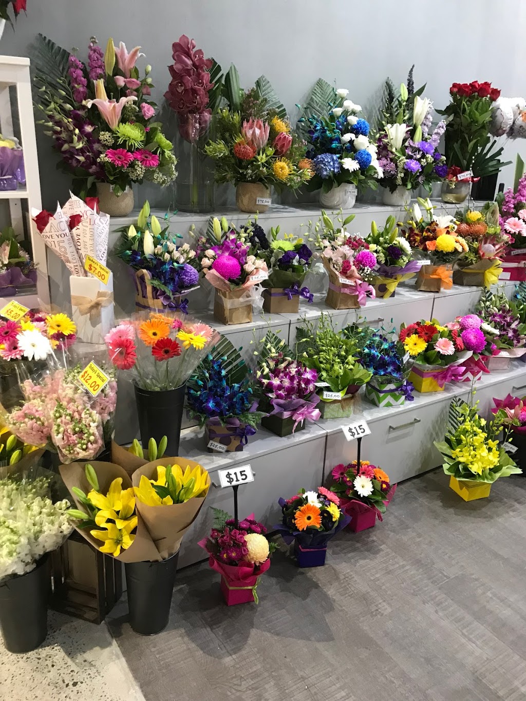 Glenmore Park Florist | florist | Shop T7, Glenmore Park Town Centre, 1 Town Terrace, Glenmore Park NSW 2745, Australia | 0247372416 OR +61 2 4737 2416