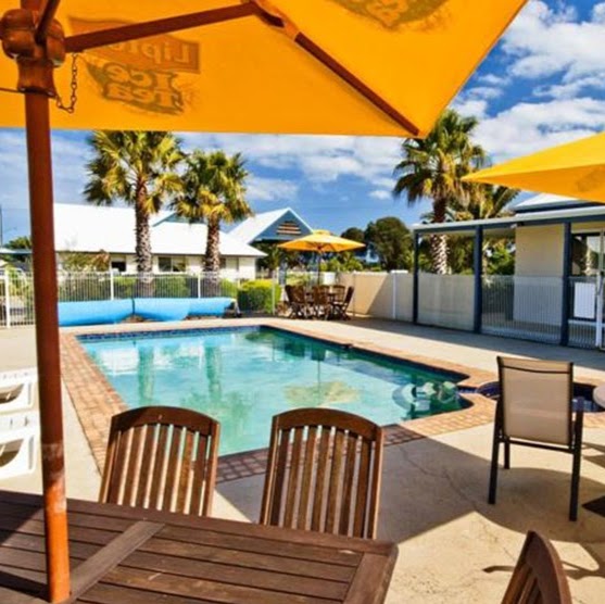Torquay Tropicana Motel | lodging | 2 Grossmans Rd, Torquay VIC 3228, Australia | 0352614399 OR +61 3 5261 4399