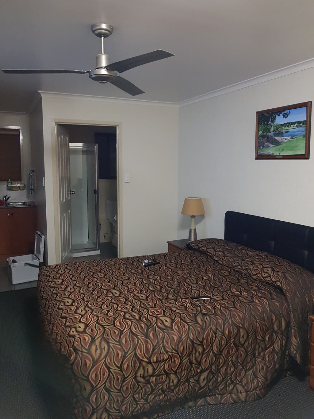 Stannum Lodge Motor Inn | lodging | 12 Wallangarra Rd, Stanthorpe QLD 4380, Australia | 0746812000 OR +61 7 4681 2000