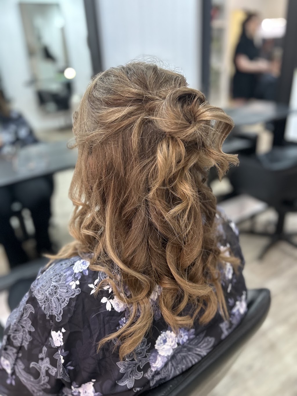Edge And Embrace Hair Salon | 148/267 High St, Kangaroo Flat VIC 3555, Australia | Phone: (03) 5449 6964