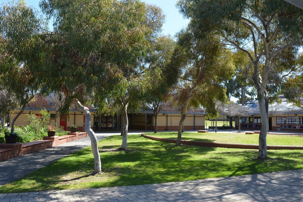 Rawlinson Primary School | school | 27 Rawlinson Dr, Marangaroo WA 6064, Australia | 0892479000 OR +61 8 9247 9000