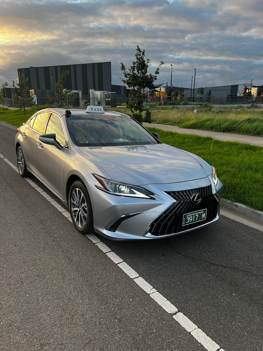 Luxo Cabs | 3 Nectar Ave, Manor Lakes VIC 3024, Australia | Phone: (03) 8488 8052