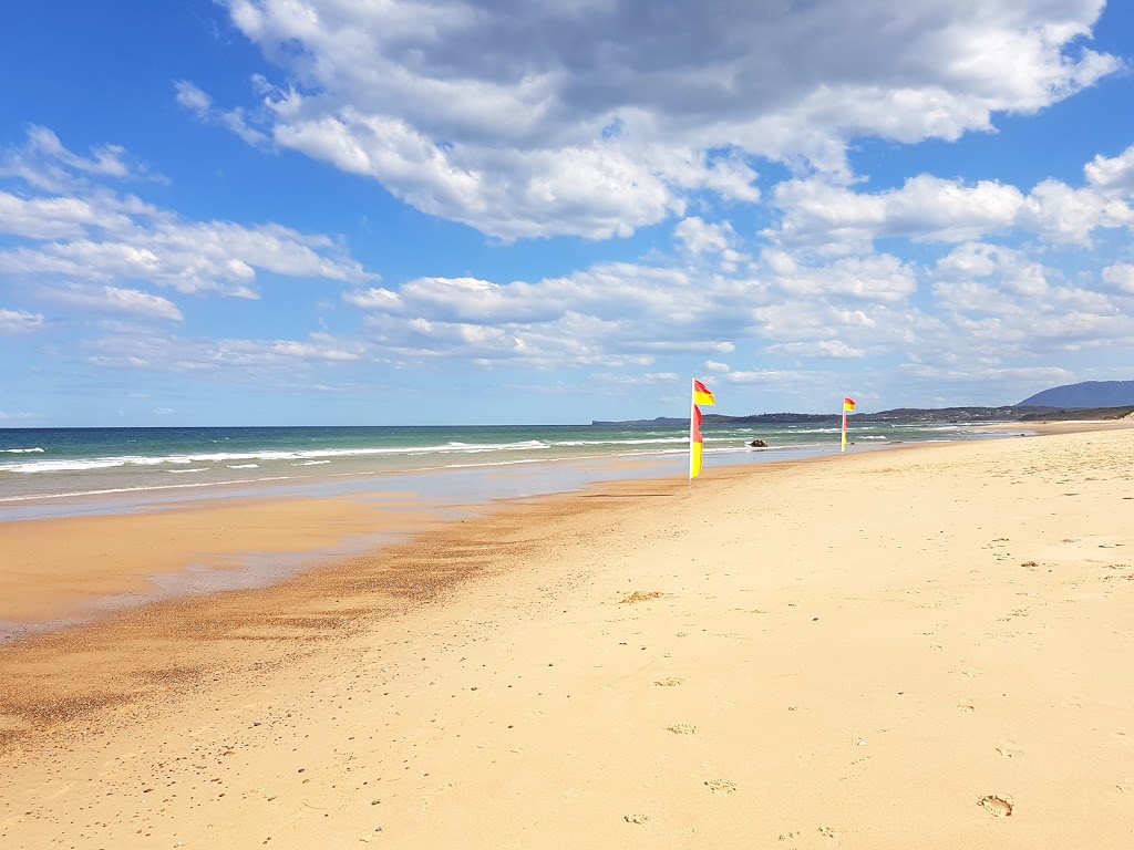 Lake Cathie Beach | natural feature | Lake Cathie Beach, Illaroo Rd, Lake Cathie NSW 2445, Australia | 0265818111 OR +61 2 6581 8111