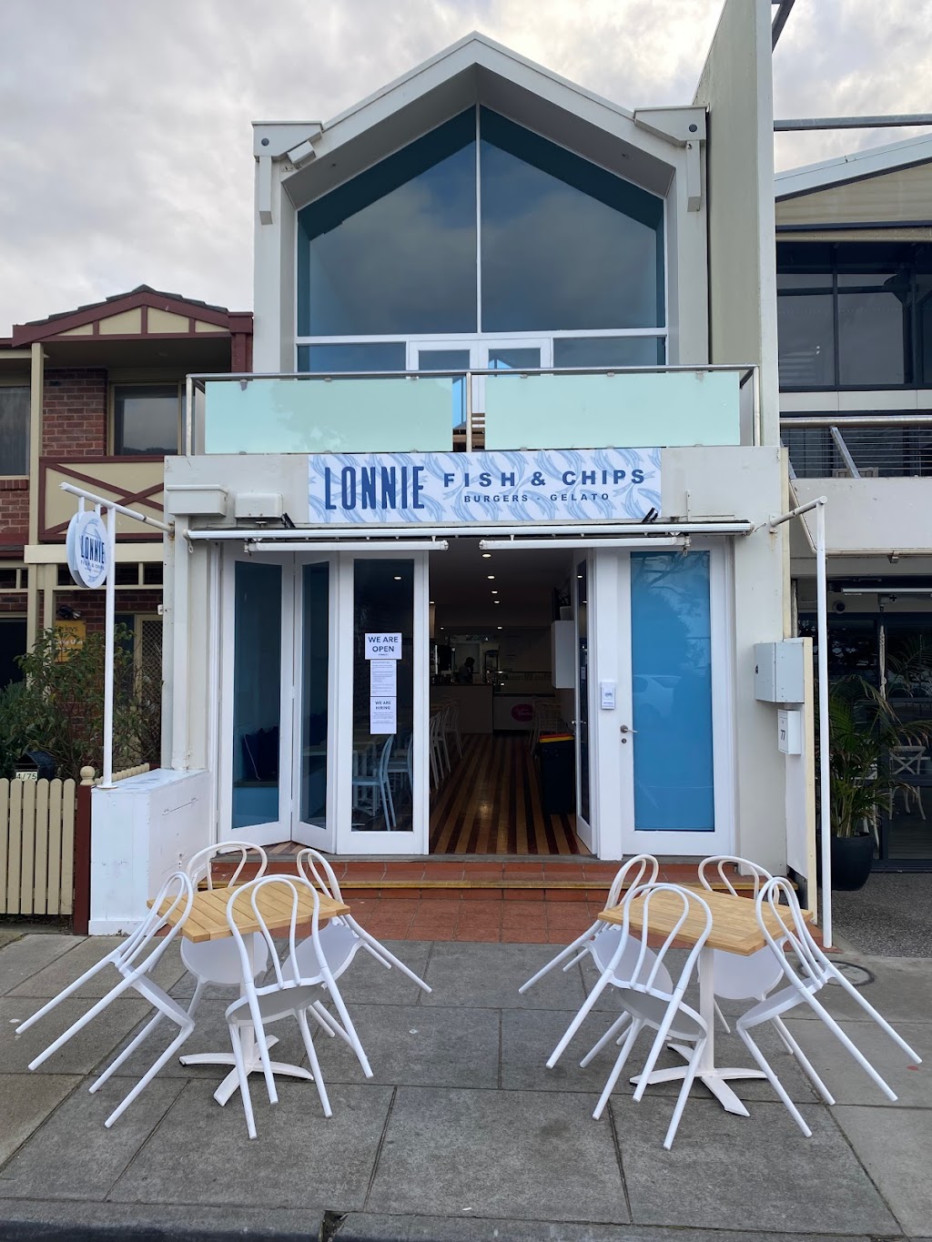 Lonnie Fish & Chips | restaurant | 77 Point Lonsdale Rd, Point Lonsdale VIC 3225, Australia | 0352922124 OR +61 3 5292 2124