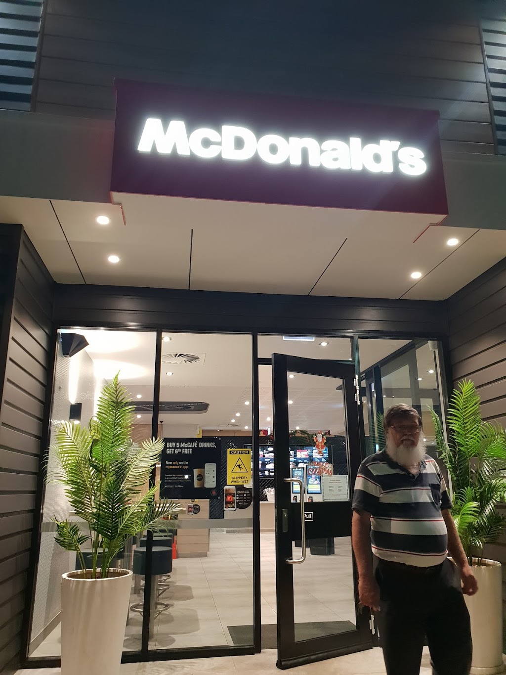 McDonalds Johnston | cafe | 3 Tarakan Ct, Johnston NT 0832, Australia | 0879228100 OR +61 8 7922 8100