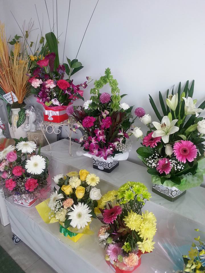 VIOLETS ARE BLUE Florist and Gifts | 2/534-536 The Horsley Dr, Smithfield NSW 2164, Australia | Phone: (02) 9724 2233