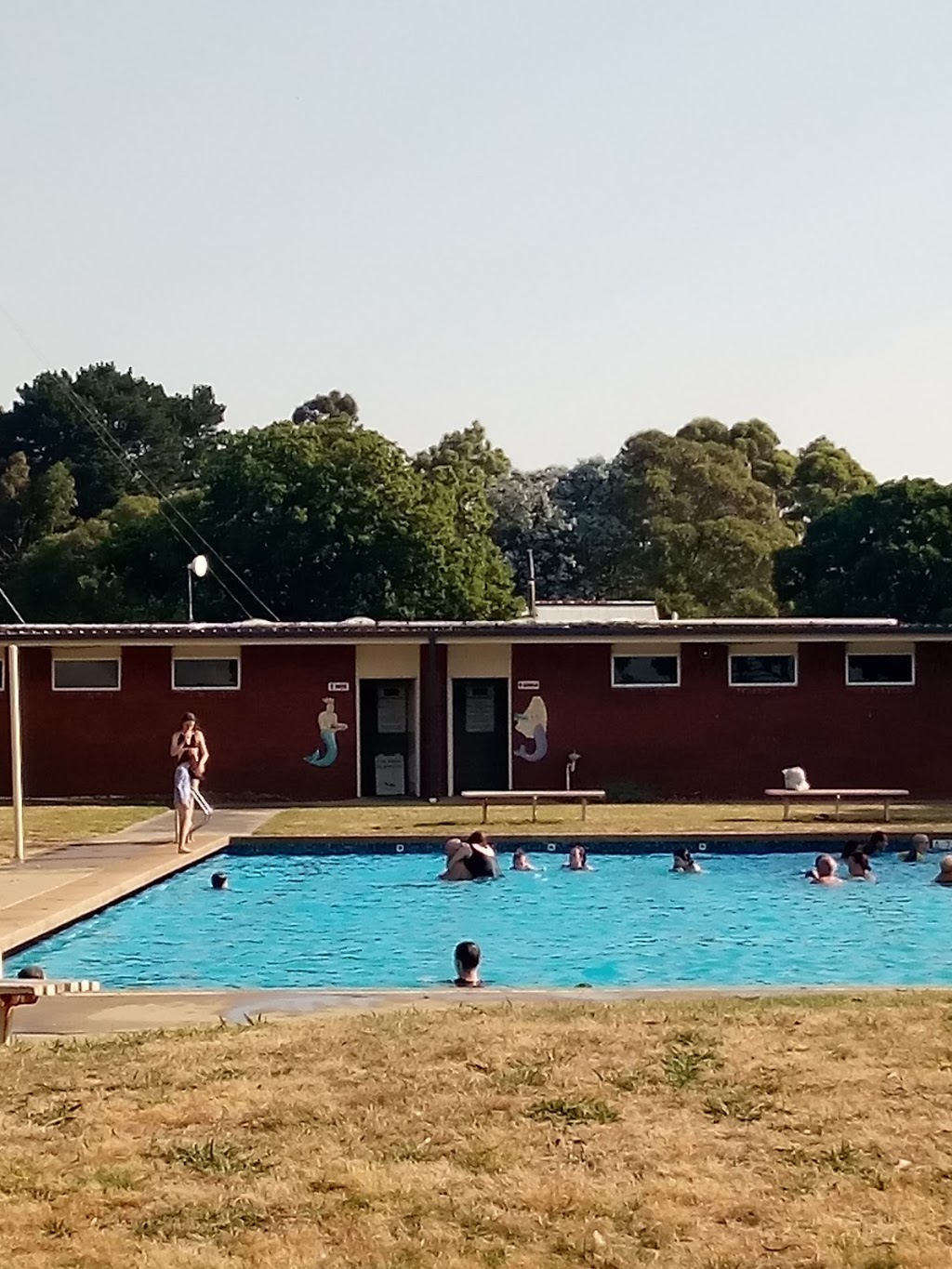 Latrobe Leisure Yallourn North Outdoor Pool |  | School Road, Yallourn North VIC 3825, Australia | 1300367700 OR +61 1300 367 700