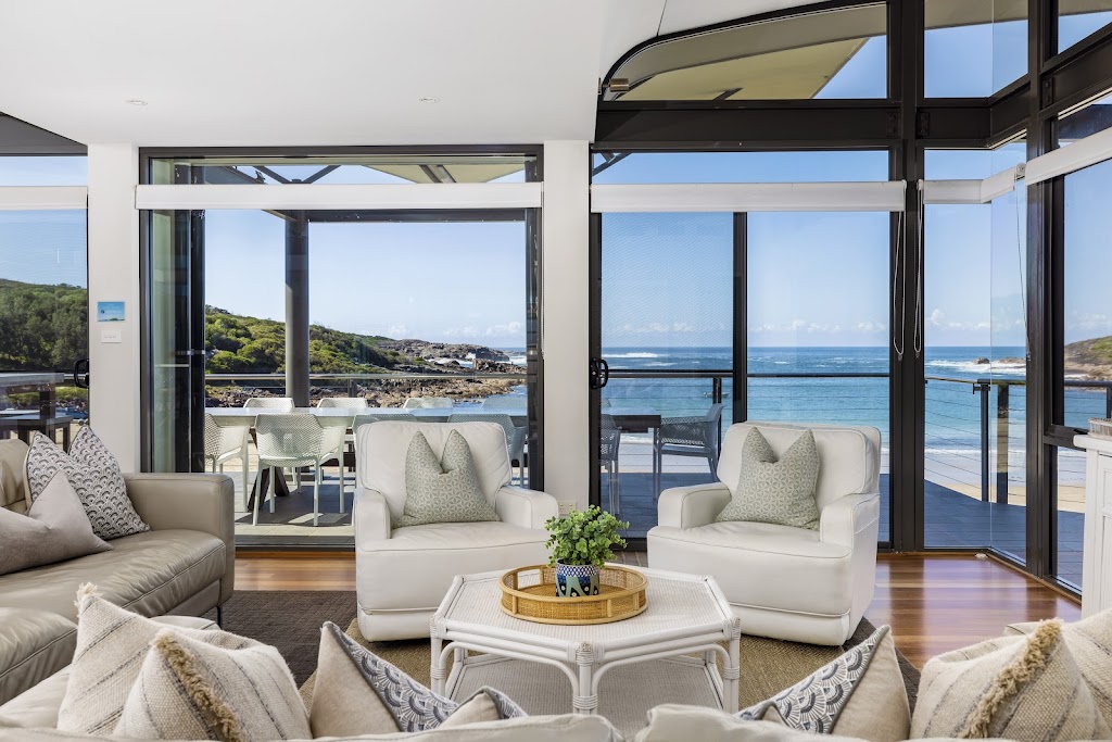 Sails On The Beachfront | 10 The Mainsail, Boat Harbour NSW 2316, Australia | Phone: (02) 4044 5021