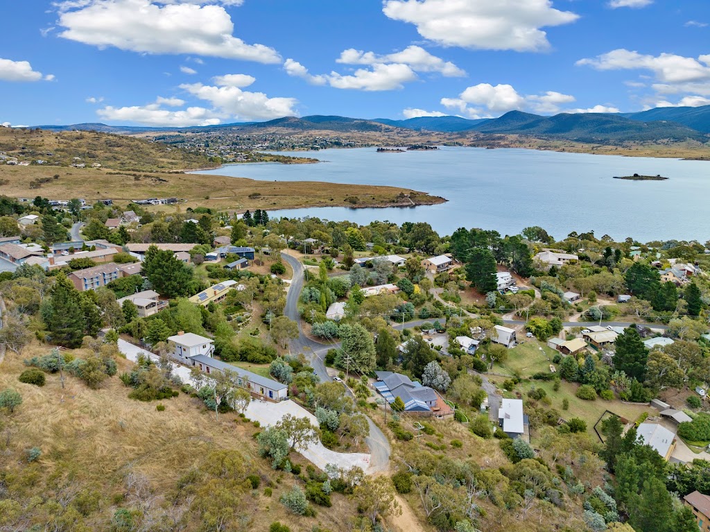 Alps Lakeview Lodge | 1 Jerrara Dr, East Jindabyne NSW 2627, Australia | Phone: 0422 575 189