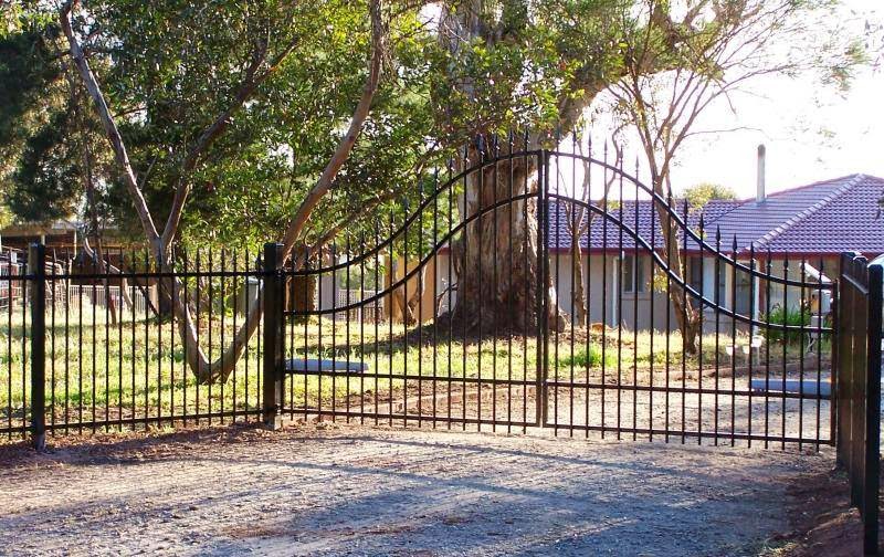 Fence First - Adelaide Fencing & Gate Automation | 13 Bradpole Rd, Edinburgh North SA 5113, Australia | Phone: 0422 215 018