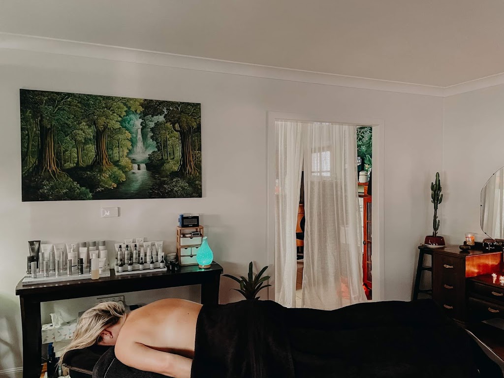 Anchor and Flow Massage |  | 576 Pearces Creek Rd, Alstonvale NSW 2477, Australia | 0477680098 OR +61 477 680 098
