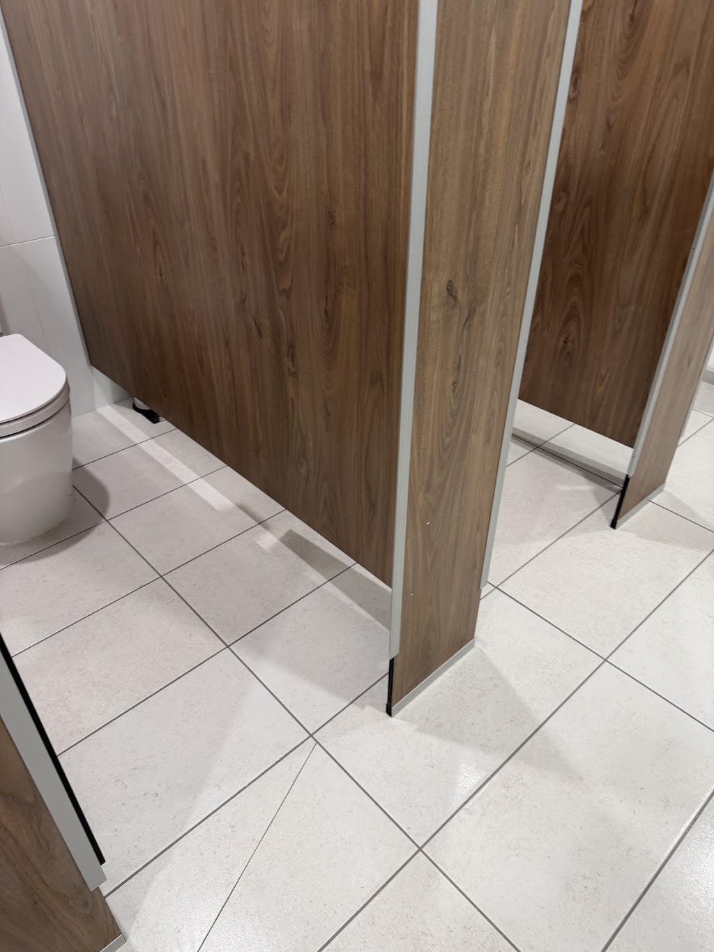 MS Property Cleaning Service | 26 Spearwood Rise, Cranbourne West VIC 3977, Australia | Phone: 0412 147 211