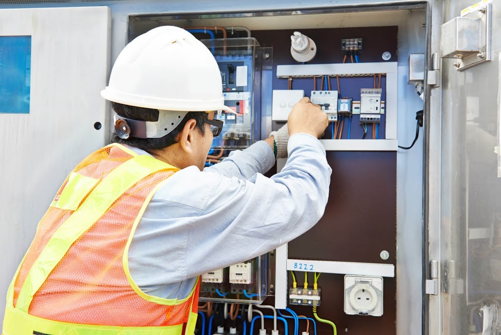 Redcliffe Electrician | 2 Alambi Ct, Rothwell QLD 4022, Australia | Phone: (07) 3123 6666