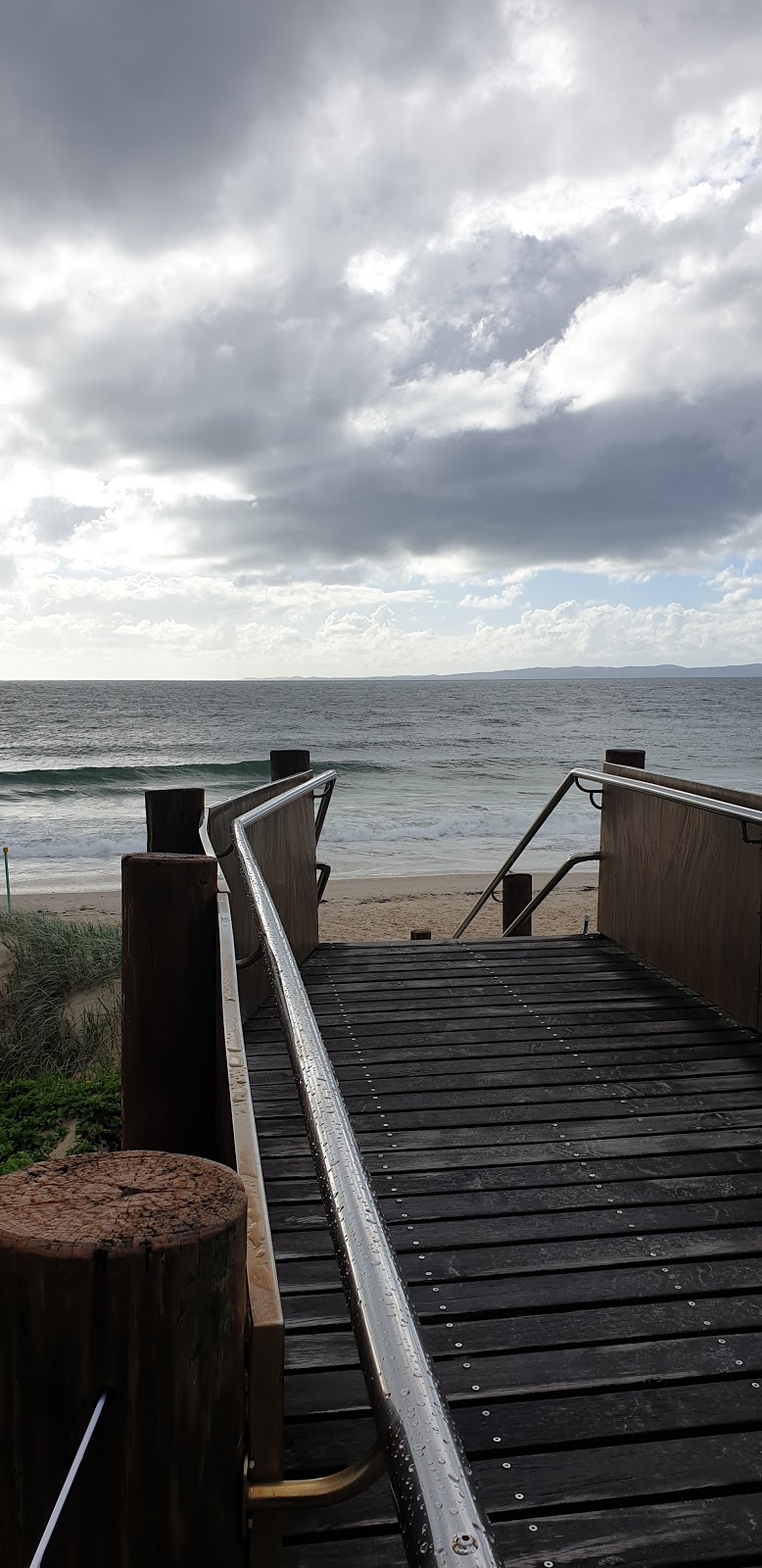 Mojos on the Beach | cafe | 1 North St, Woorim QLD 4507, Australia | 0734084108 OR +61 7 3408 4108