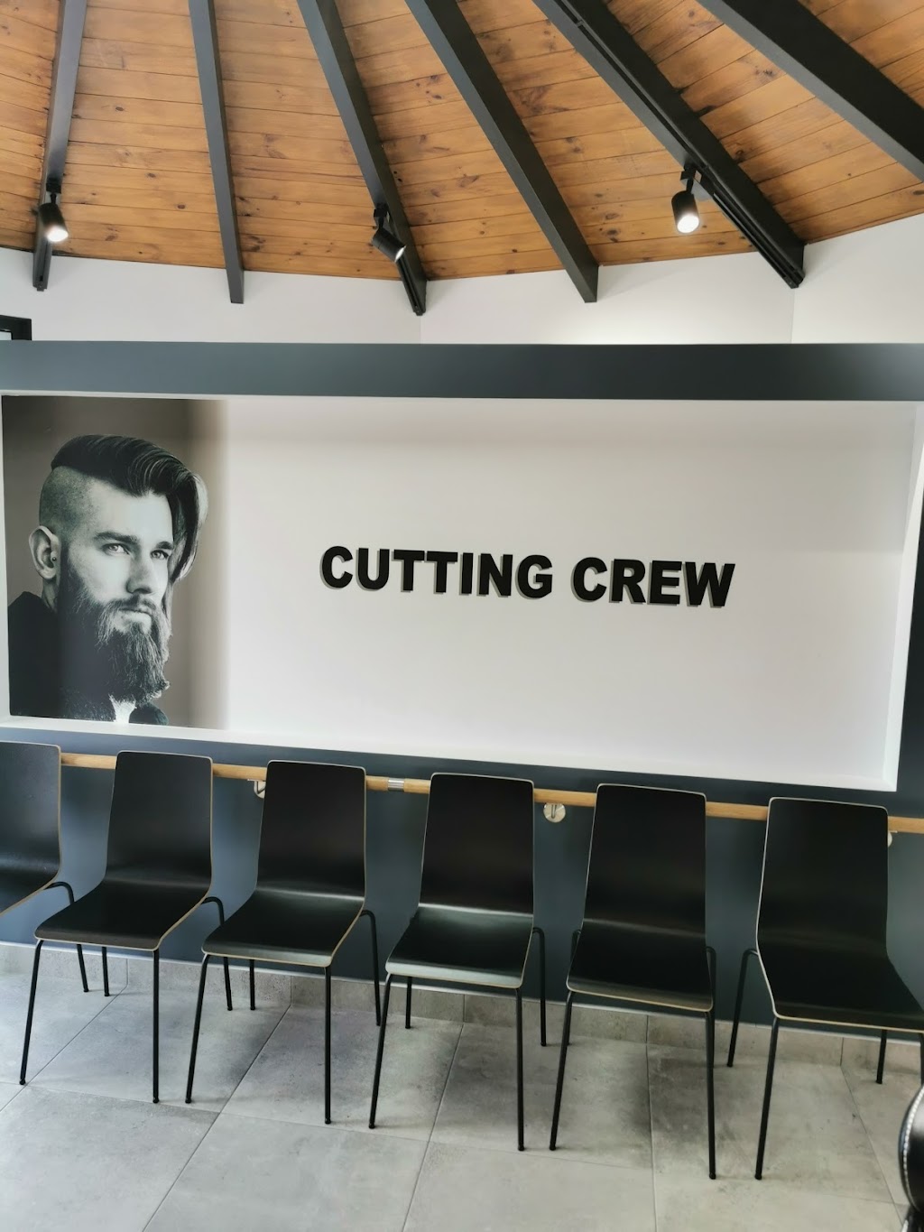 Cutting crew barber shop | Tra ding as crest HOTEL barber, 114 Princes Hwy, Sylvania NSW 2224, Australia | Phone: 0490 063 278