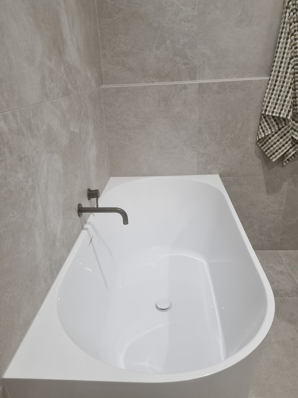 kr coastwide tiling and bathroom renovations | Sunrise Ave, Budgewoi NSW 2262, Australia | Phone: 0408 551 486