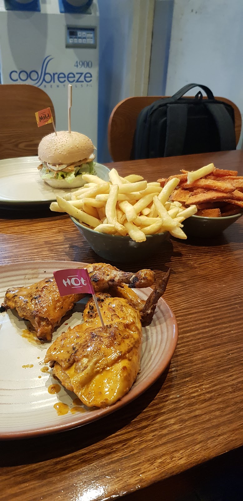 Nandos | restaurant | Shop 212A/B/29-35 Louis St, Airport West VIC 3042, Australia | 0393383149 OR +61 3 9338 3149