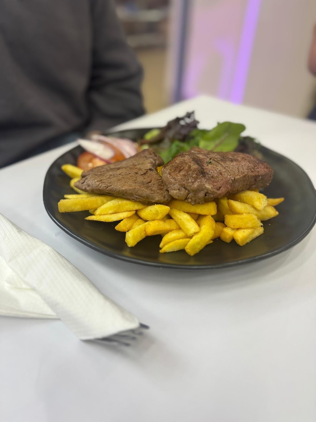 Leos Country Kitchen & Cafe | 75 Tower St, Leonora WA 6438, Australia | Phone: 0477 439 544