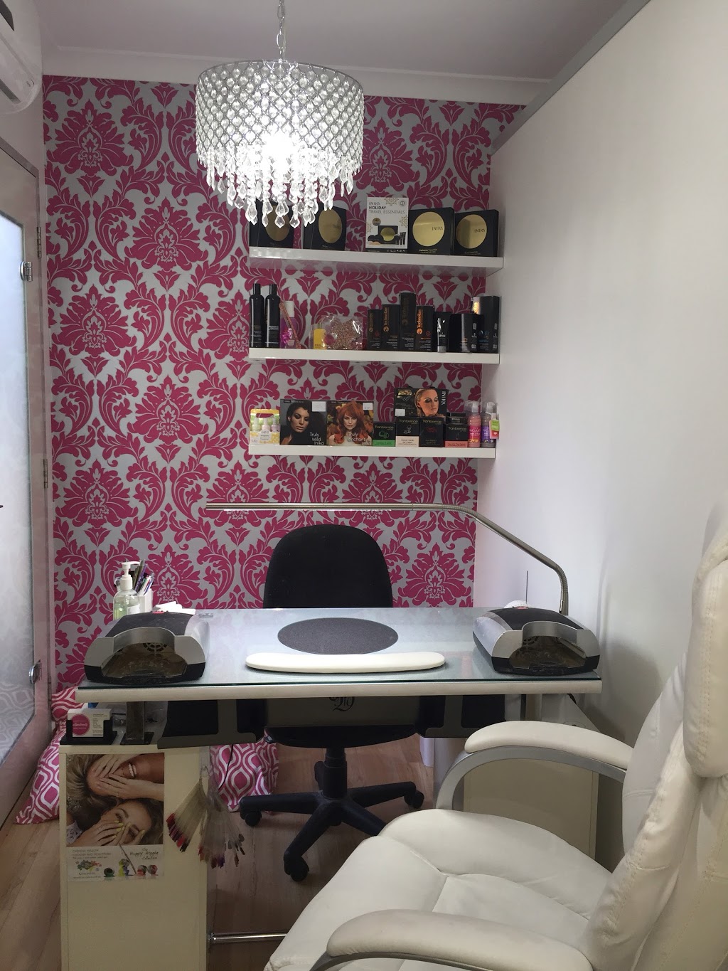 Cassies Radiant Nails & Beauty | 8 Mandela Ct, St Albans Park VIC 3219, Australia | Phone: 0432 200 674