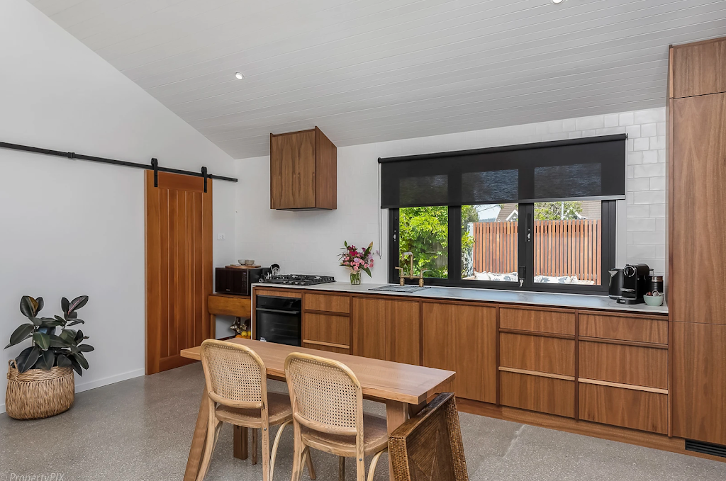 Barefoot Bungalow | 28 Frederick Henry Parade, Cremorne TAS 7024, Australia | Phone: 0417 103 891