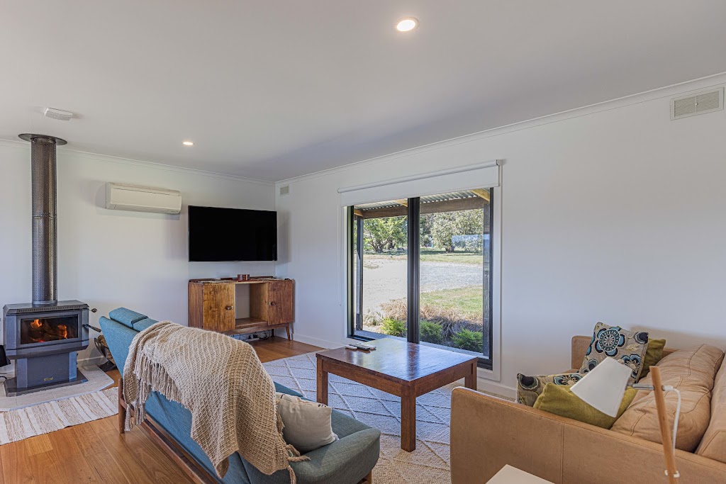 Cobaw Views - a Mount Towrong Vineyard retreat | 831 Three Chain Rd, Newham VIC 3442, Australia | Phone: 0457 222 654