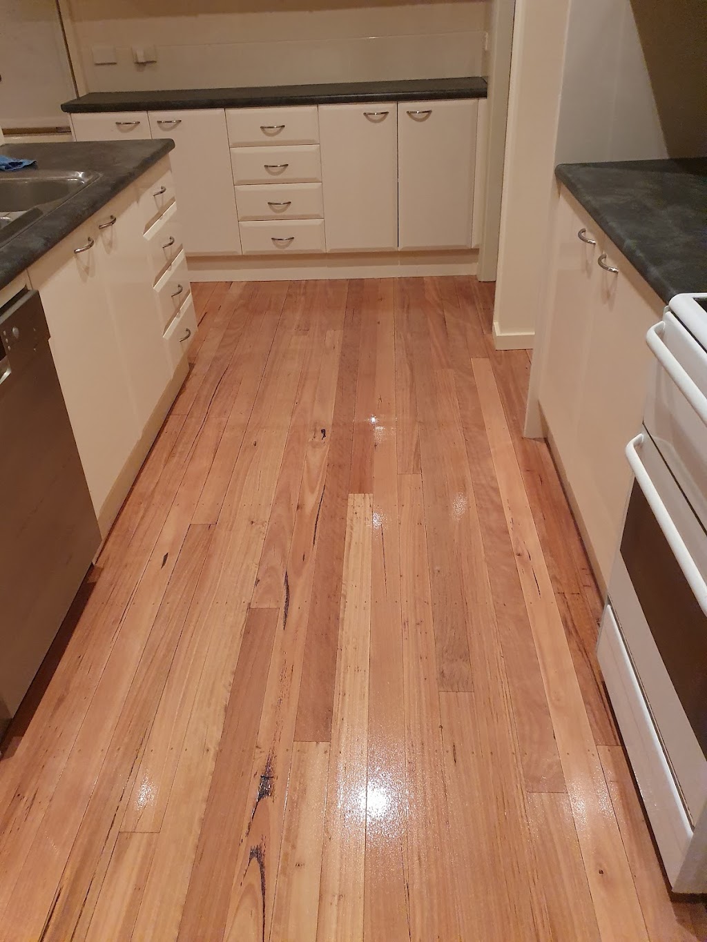 Whats woody floor sanding and polishing | 44 Bradley Ln, Kulnura NSW 2250, Australia | Phone: 0418 656 771