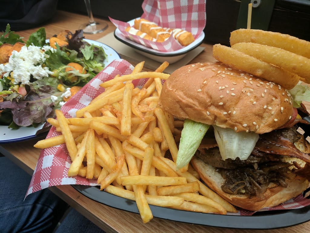 Backyard Burger Kitchen | Errol Flynn Boulevard, Entertainment Quarter, Moore Park NSW 2021, Australia | Phone: (02) 9358 3857