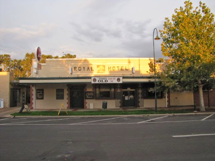 Royal Hotel Motel | store | 41 Darling St, Wentworth NSW 2648, Australia | 0350273005 OR +61 3 5027 3005