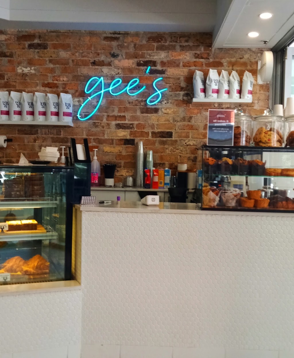 Gee’s Takeaway | Shop 1/13A Montgomery St, Kogarah NSW 2217, Australia | Phone: 0450 975 810