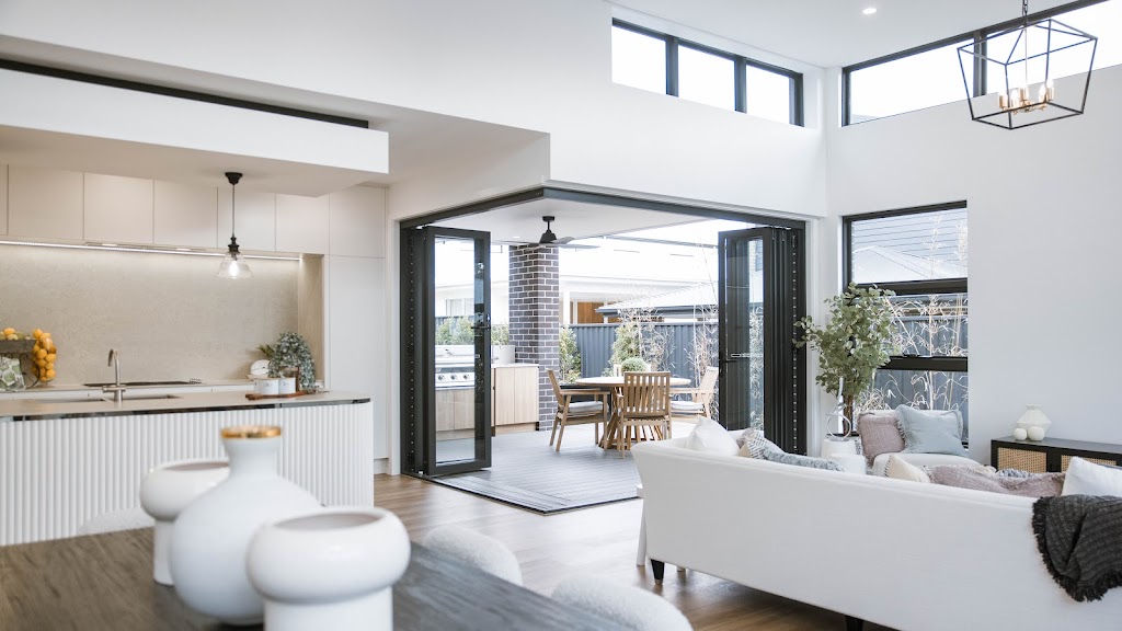 IMSU Display Home - HomeWorld Leppington (Horizon) | 19 Cato Cct, Leppington NSW 2179, Australia | Phone: 1300 918 980