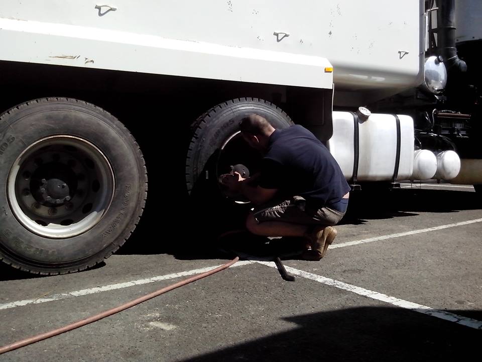 Flewys Tyres 24hr Roadside Service | car repair | 2 Kellys Way, Oxford Falls NSW 2100, Australia | 0415448480 OR +61 415 448 480