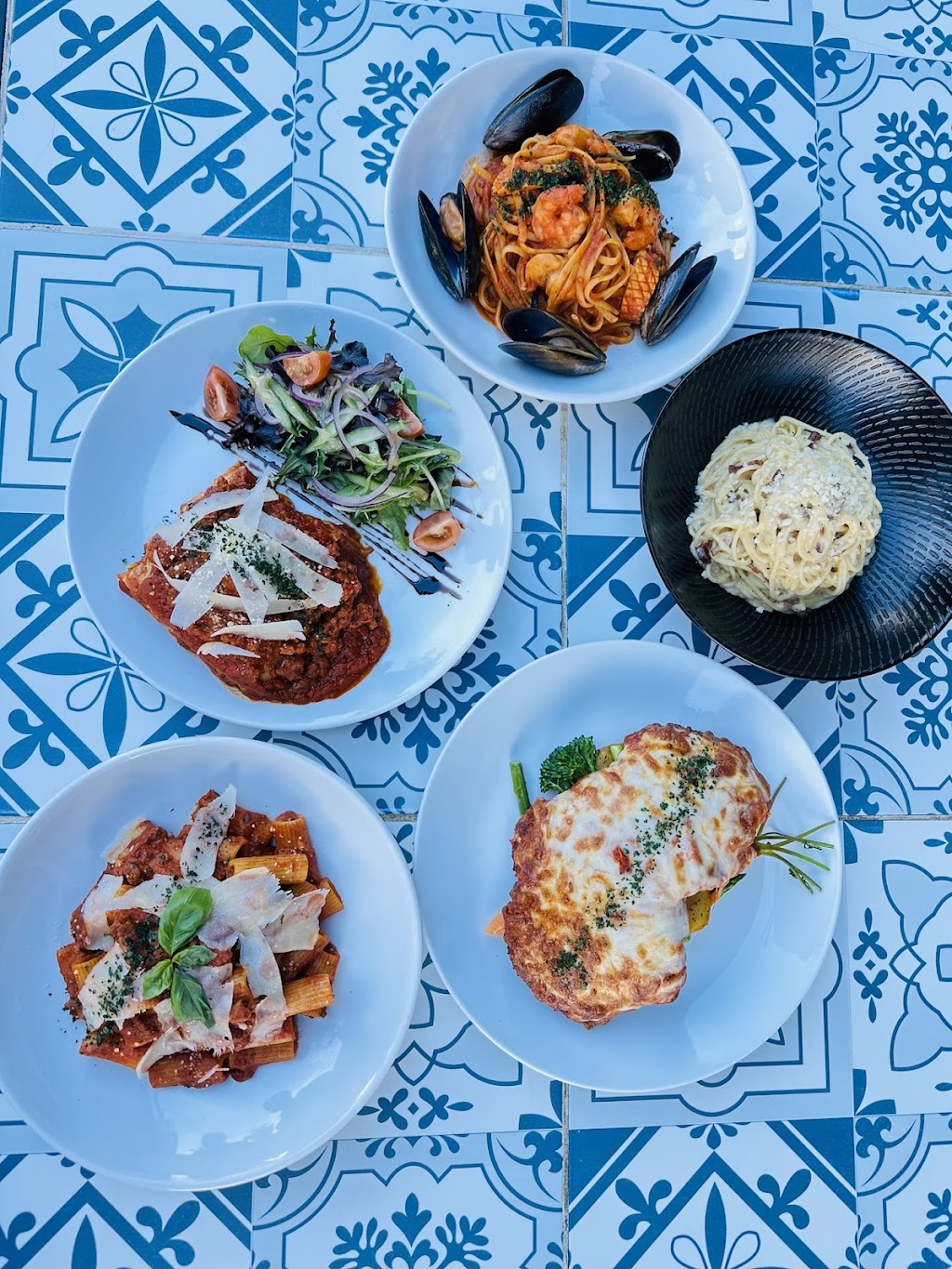 Luigis Italian Restaurant | 40 The Esplanade, Torquay VIC 3228, Australia | Phone: (03) 4216 6864