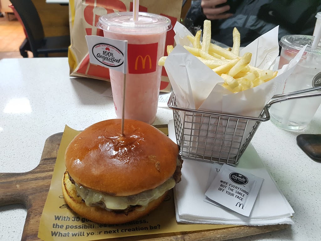 McDonalds Kew | meal takeaway | 261-267 High St, Kew VIC 3101, Australia | 0398533822 OR +61 3 9853 3822