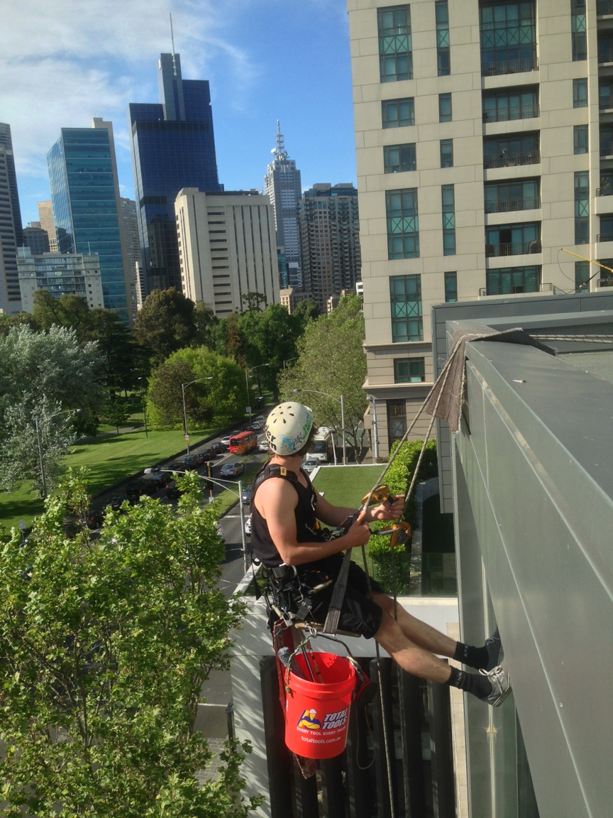 Off Your Wall - High Rise Window Cleaning Gold Coast | 3 Kinabalu Dr, Tamborine Mountain QLD 4272, Australia | Phone: 0403 271 182