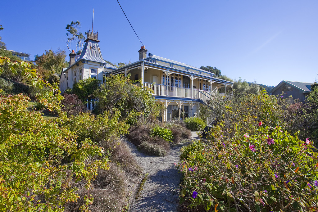 RAVENSWOOD Holiday Home Lorne | 70 Smith St, Lorne VIC 3232, Australia | Phone: (03) 5289 4233