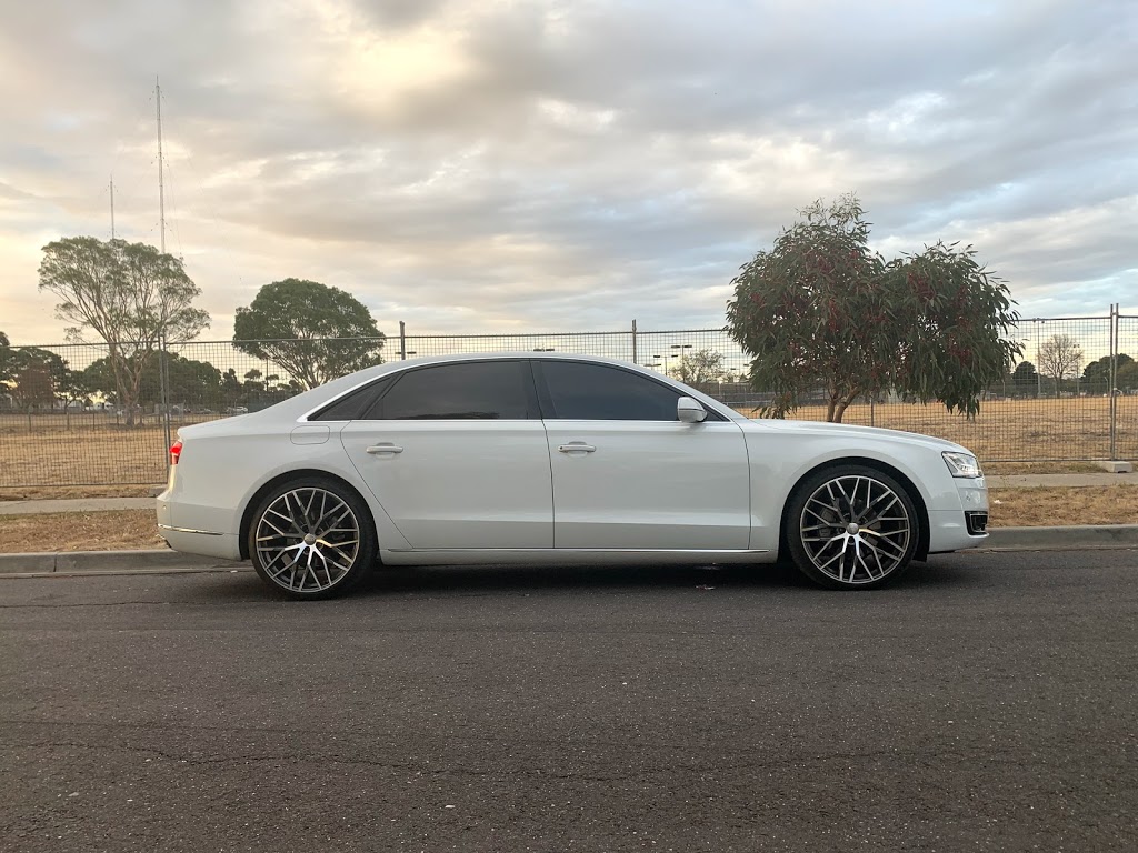 Chauffeur In Melbourne - Luxury Airport Transfers / Private Cars | 23 Elphinstone Way, Caroline Springs VIC 3023, Australia | Phone: 0421 799 199