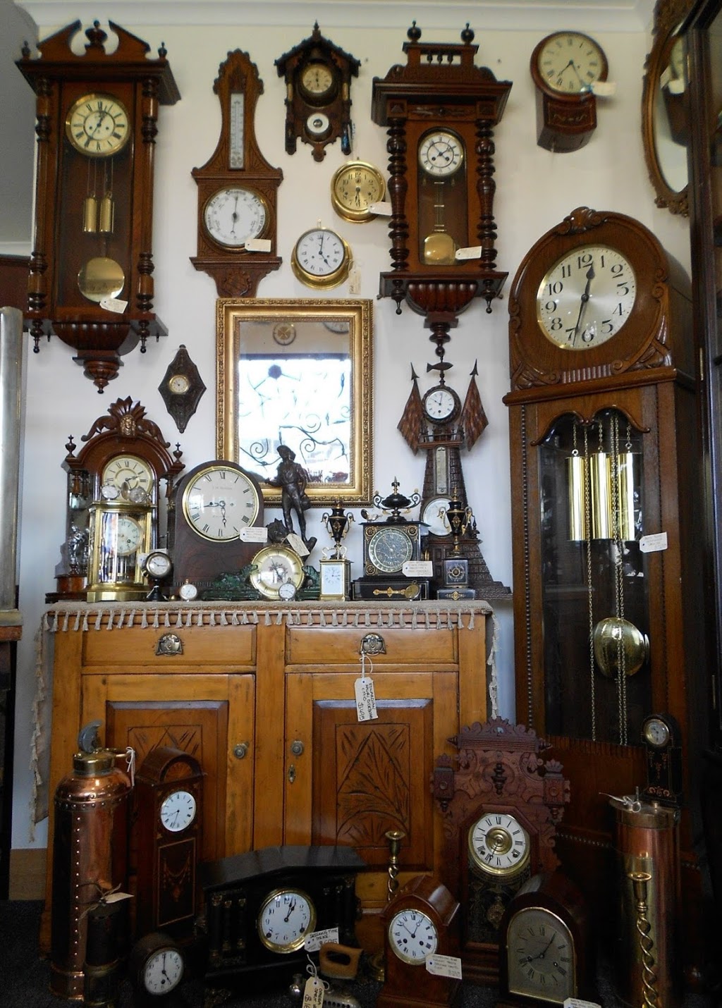 Bairnsdale Clocks & Antiques | furniture store | 10 Dalmahoy St, Bairnsdale VIC 3875, Australia | 0351526962 OR +61 3 5152 6962