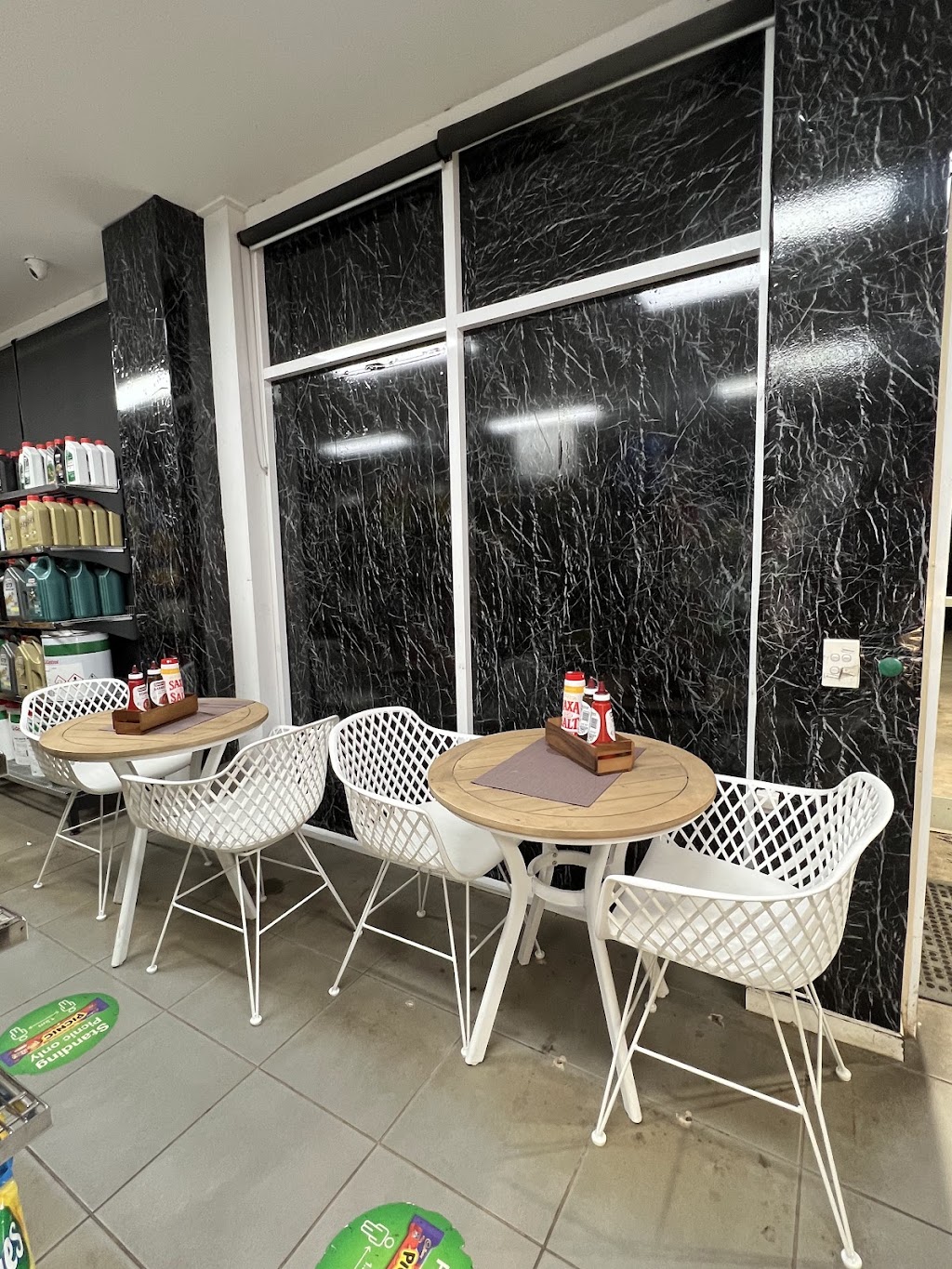 BP MORANBAH SERVO & RESTAURANT - DELIVERY,TAKEAWAY & DINE IN | Corner of Industrial avenue & Colliery, Moranbah QLD 4744, Australia | Phone: (07) 4941 5444