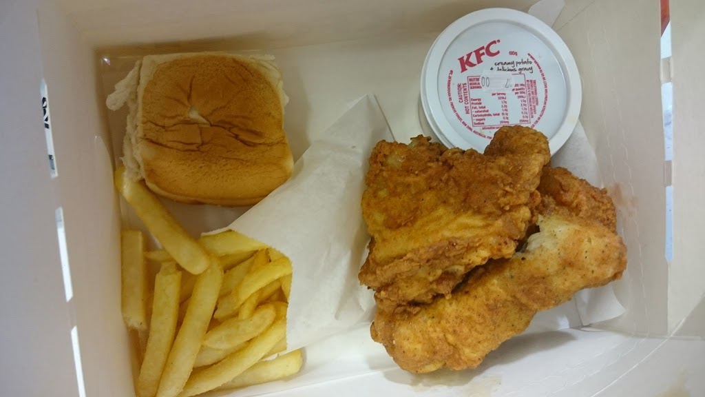 KFC Crossroads | meal takeaway | 5 Parkers Farm Place Crossroads Homemaker Centre, Casula NSW 2170, Australia | 0296007300 OR +61 2 9600 7300