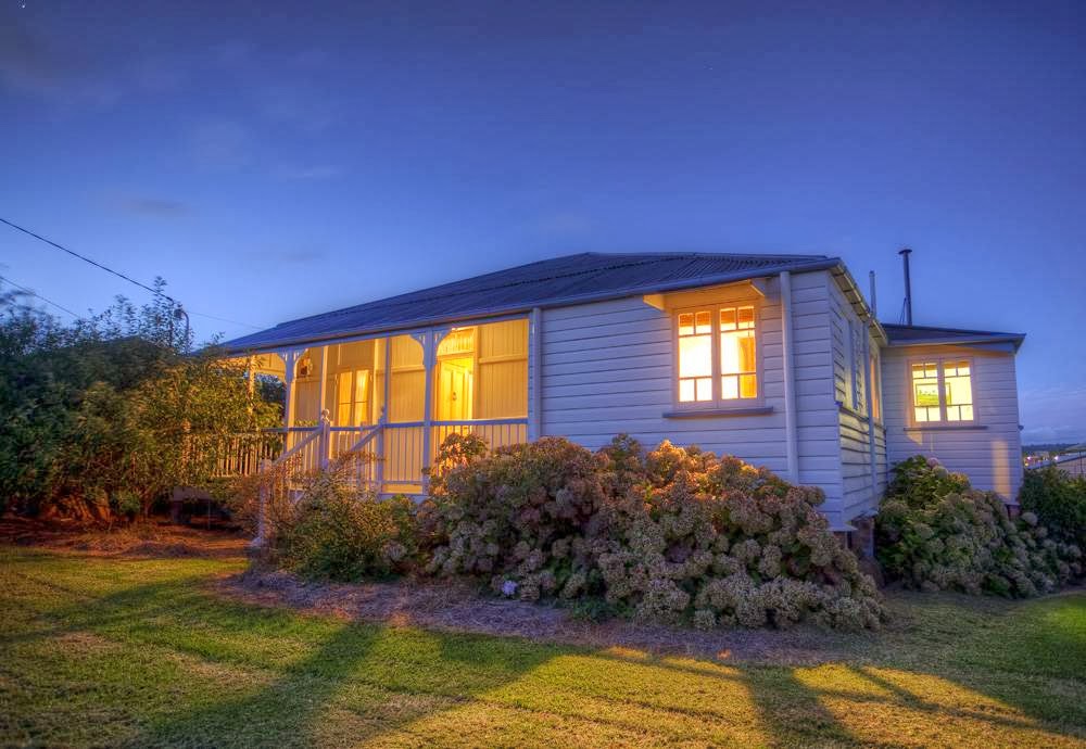 Apple Blossom Cottage | 14 Omara Terrace, Stanthorpe QLD 4380, Australia | Phone: (07) 4681 0251