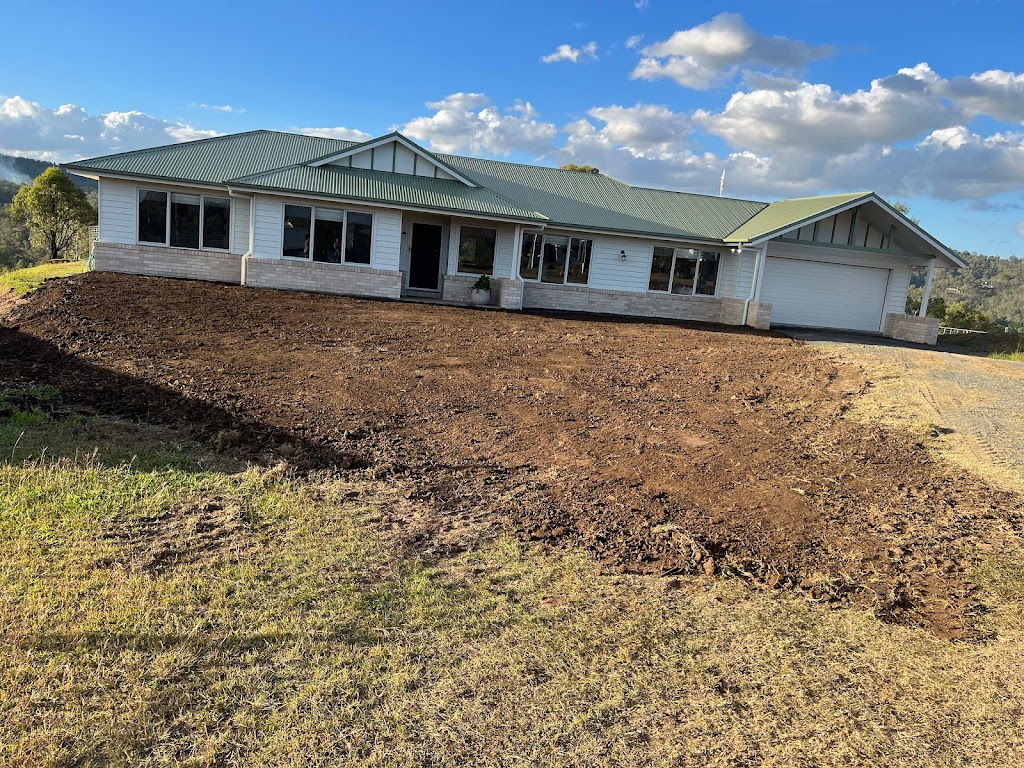 Wards excavator & tipper hire pty ltd | 53 Markwell Dr, Kooralbyn QLD 4285, Australia | Phone: 0418 713 913